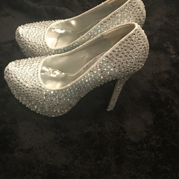 bella luna Shoes - Bella Luna Rhinestone pumps silver